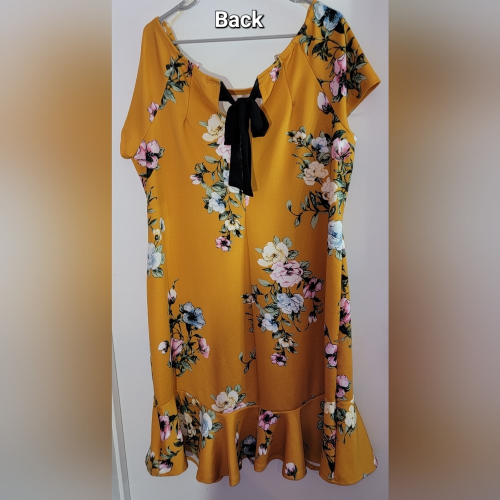 Beautiful Yellow and Floral Dress w/ Tie in back - Picture 5 of 6